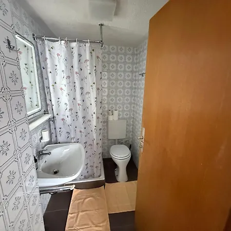 In Guest - Serene Guest In Zell Am With Mountain Views Целль-ам-Зеє